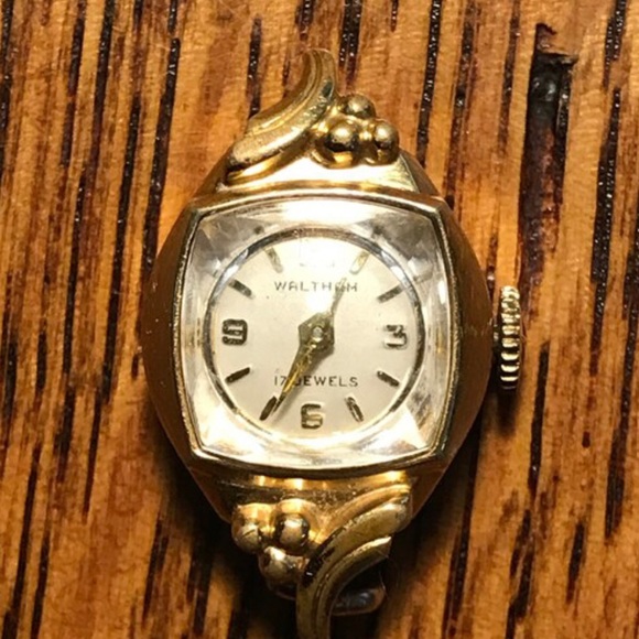 Waltham Ladies Watch. No Band. Manuel wind up. Believe it’s 10k gold plated. - Picture 10 of 10